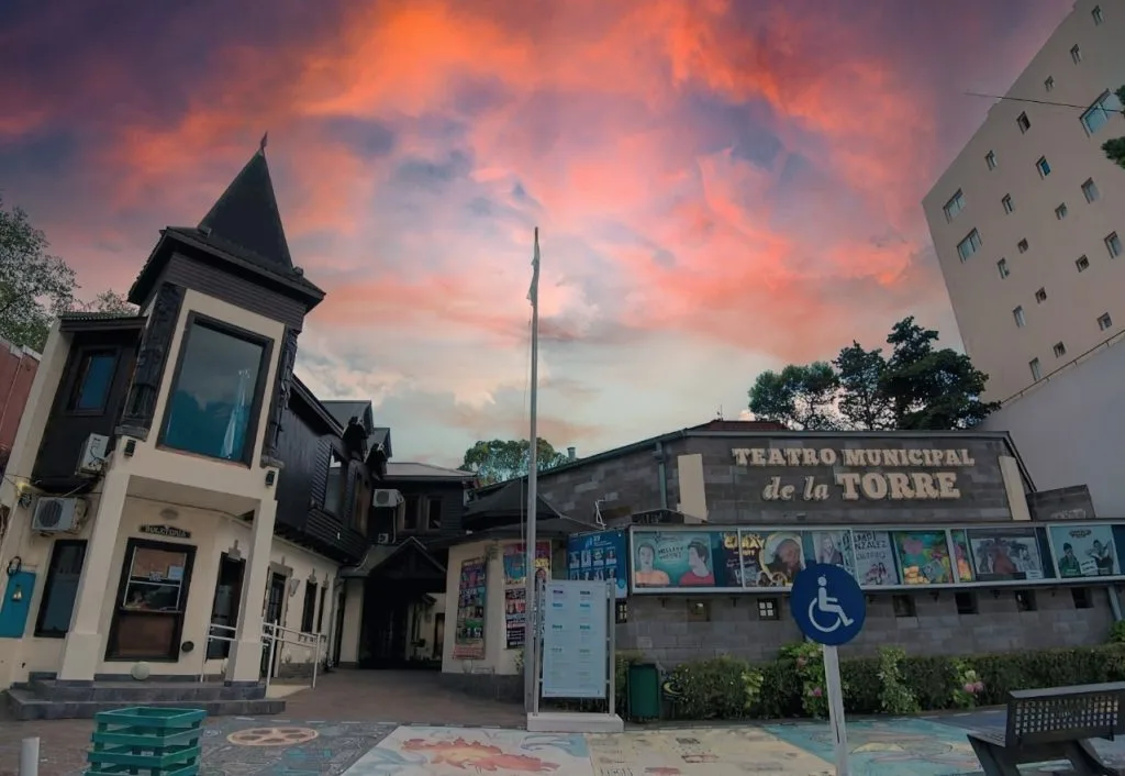 Descuentos en comercios locales con entrada del Teatro de la Torre