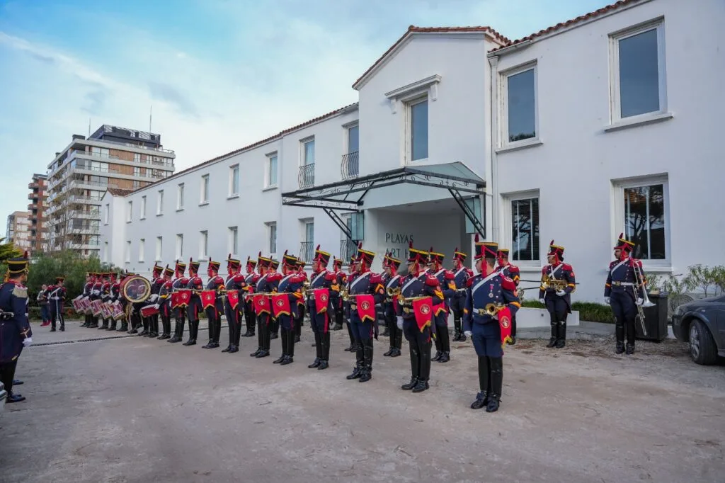 Desfile y concierto de la Banda Tambor de Tacuarí en Pinamar