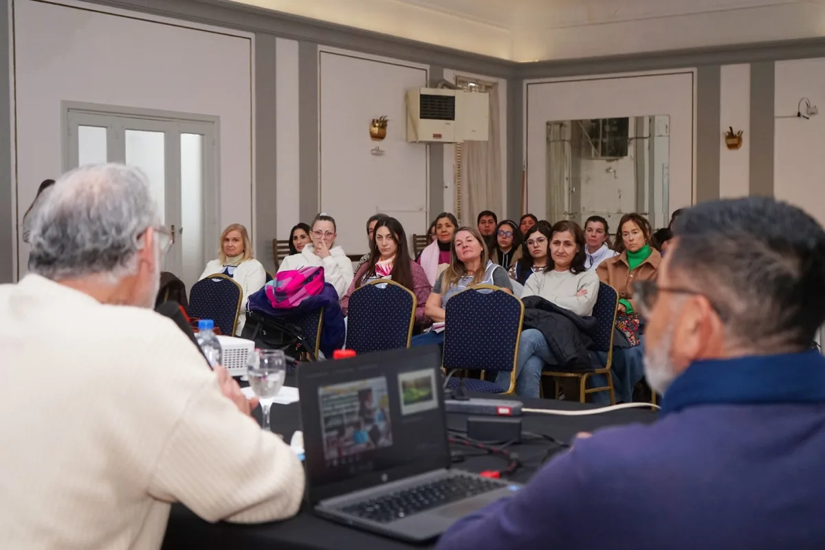 Charla sobre bienestar docente reunió a la comunidad educativa en Necochea