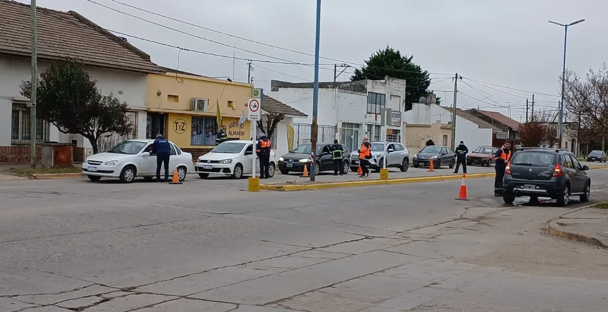 Charlas de educación vial llegan a los vecinos en la calle