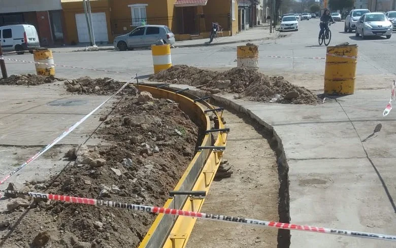 Mejoran la circulación en Necochea con obras en 61 y 42