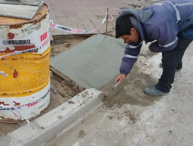Mejoras en calles de Necochea con hormigón para mayor accesibilidad
