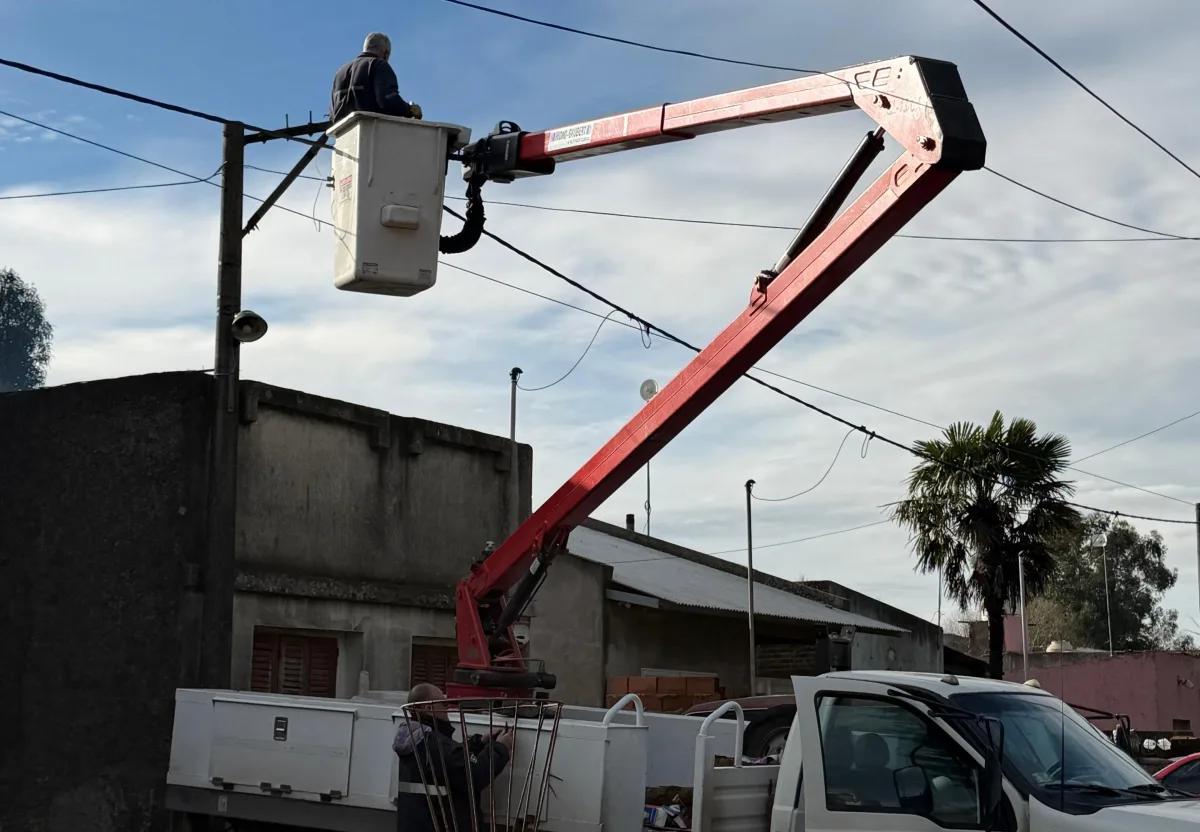 Mejoras en el alumbrado público con nuevas luminarias LED en Quequén