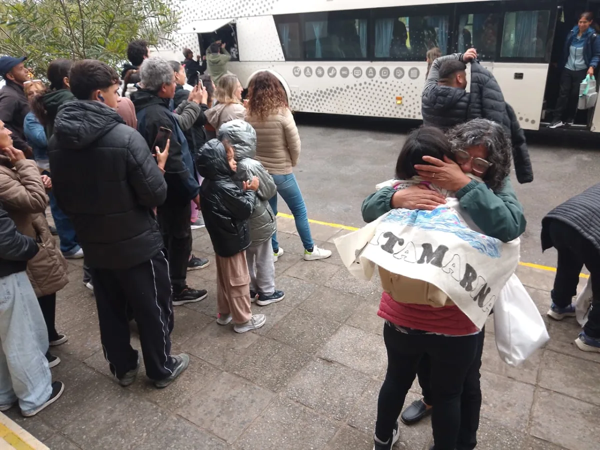 Regreso triunfal de deportistas locales tras los Juegos Bonaerenses
