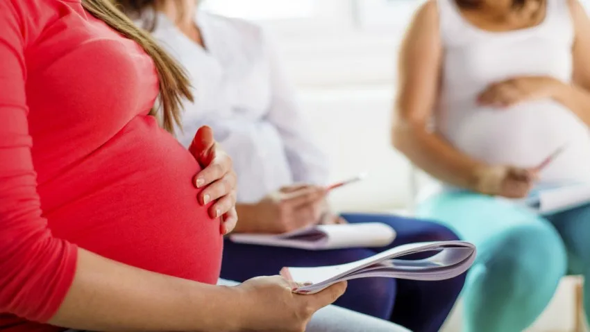Taller gratuito de maternidad en el Hospital Ferreyra para futuras mamás