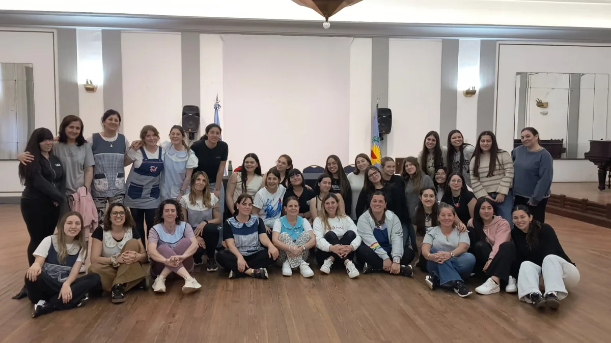 Taller sobre la corporalidad docente reunió a educadores y estudiantes