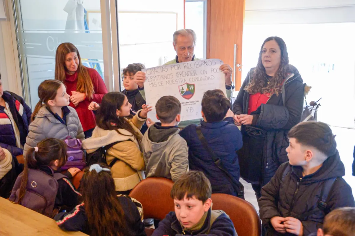 Estudiantes del Colegio Modelo visitaron el Palacio Municipal