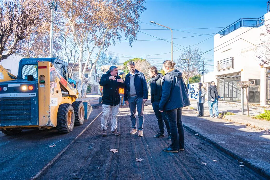 Avanza el plan de bacheo en el barrio Las Morochas