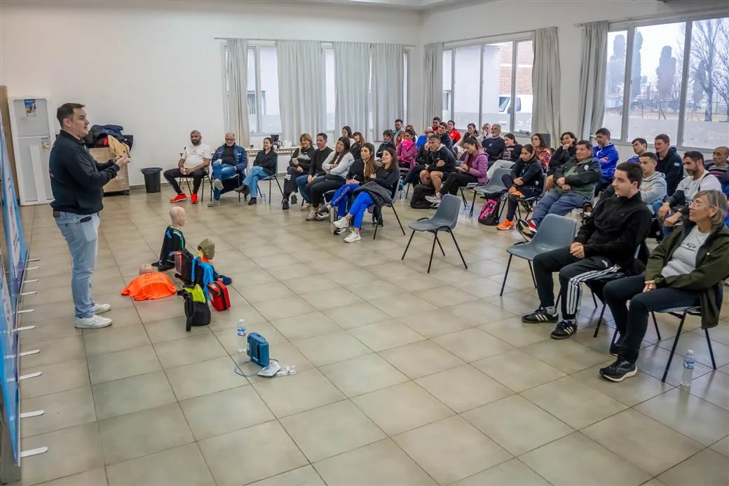 Capacitación en RCP para corredores en Junín