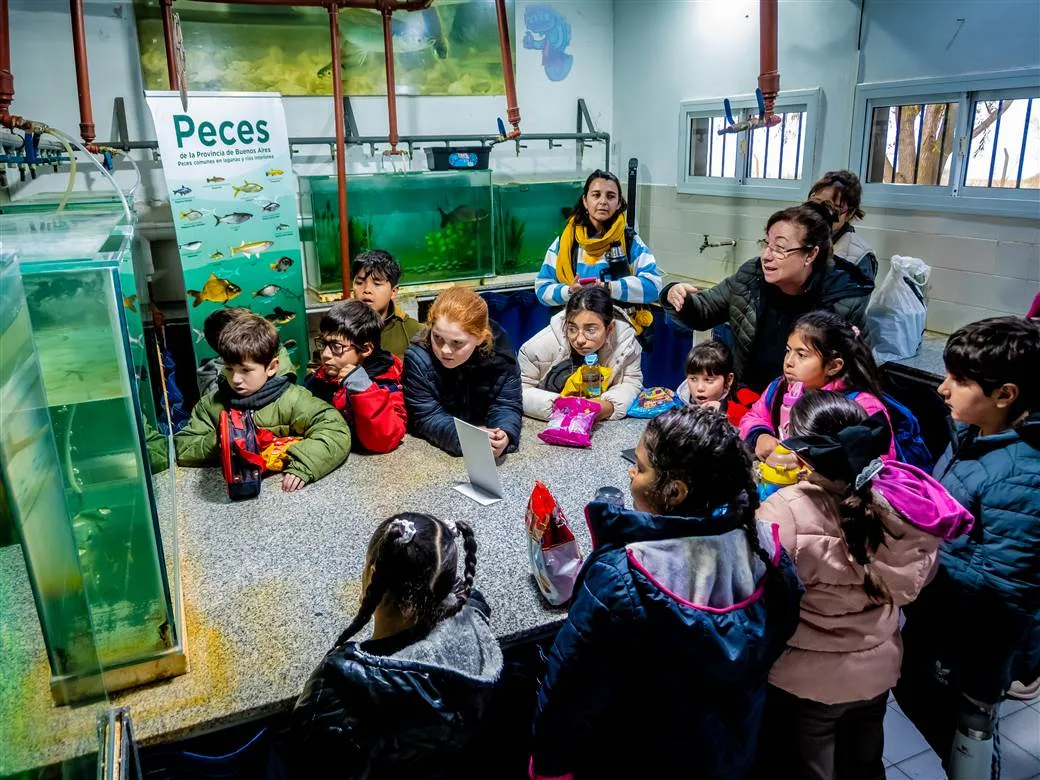 Estudiantes de Agustina plantaron árboles y aprendieron sobre el ambiente