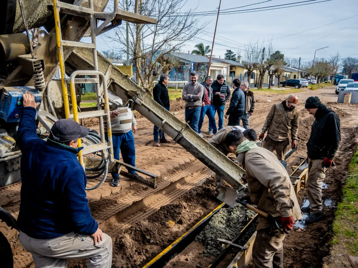 Inician obras de cordón cuneta en La Celeste y Alte. Brown