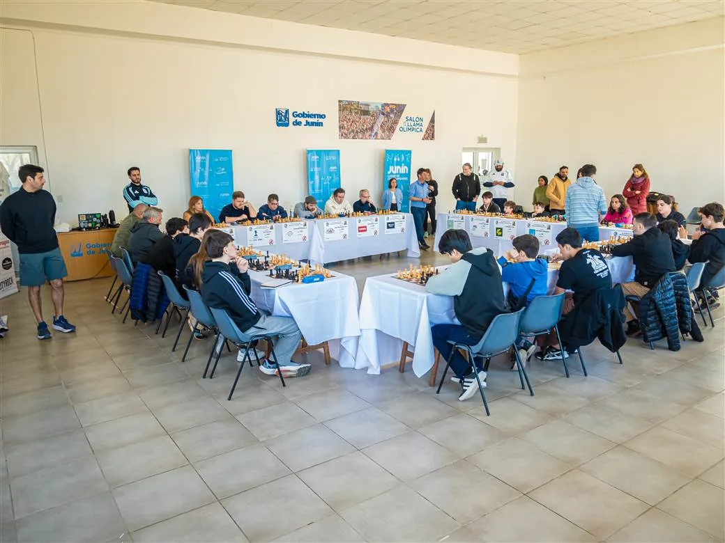 Junín celebró la Copa Ciudad con la presencia del GM Diego Flores