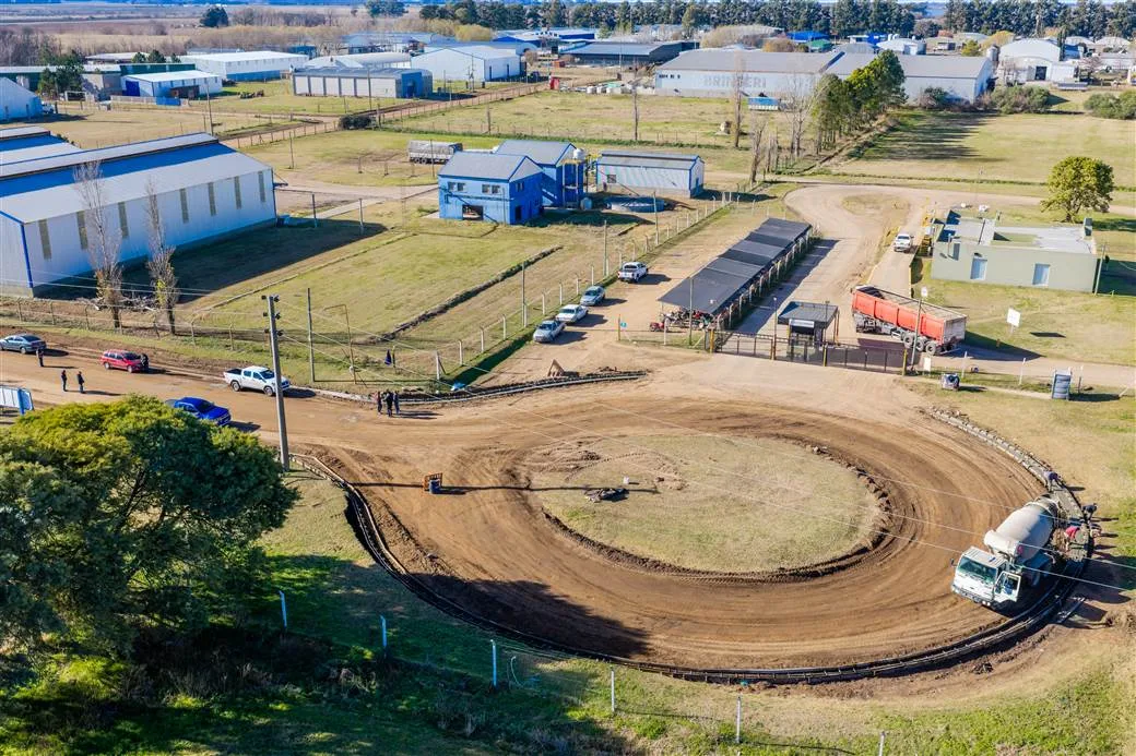 Junín finalizó la obra de cordón cuneta en el Parque Industrial