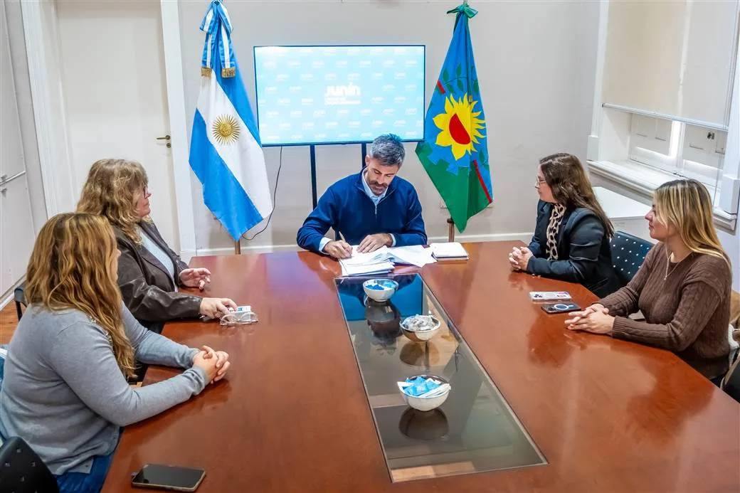 Junín firmó comodatos para asegurar continuidad educativa