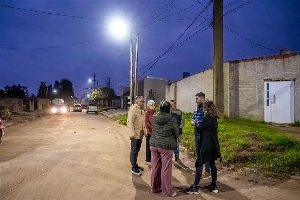 Más de 400 luminarias LED mejoran el barrio Bicentenario