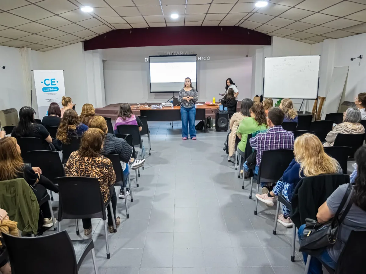 Más de 70 emprendedores iniciaron taller de rotulado en Junín