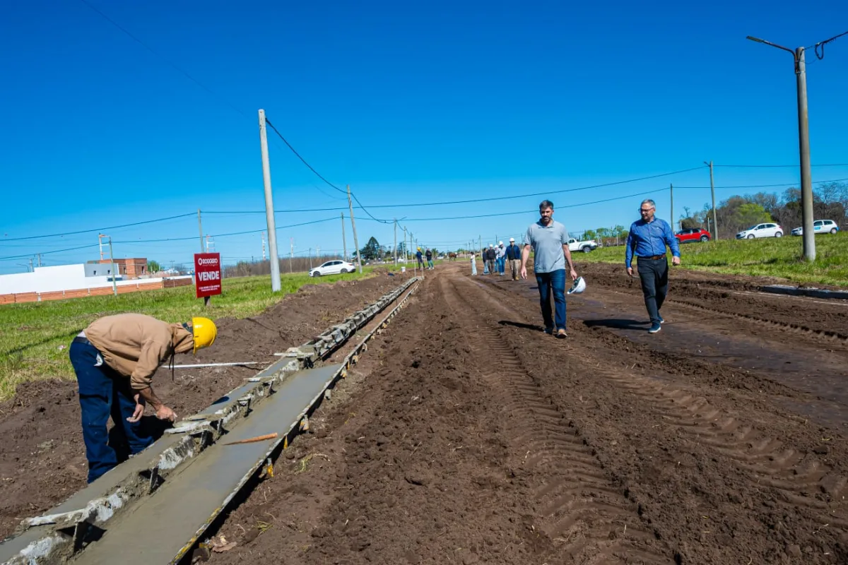 Ocho nuevas cuadras de cordón cuneta en el barrio Bicentenario
