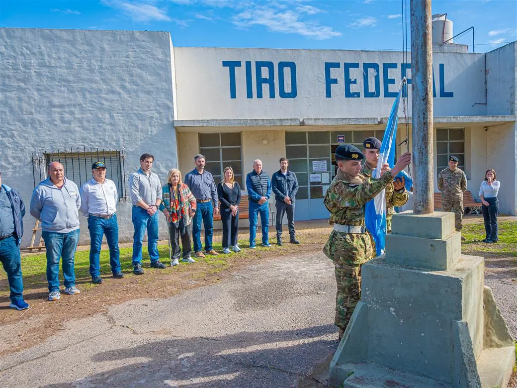 Se restituyó la bandera nacional en el Tiro Federal de Junín
