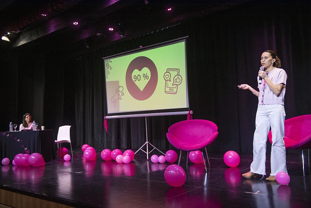 Concientización sobre el Cáncer de Mama en el Teatro Pedro Barbero