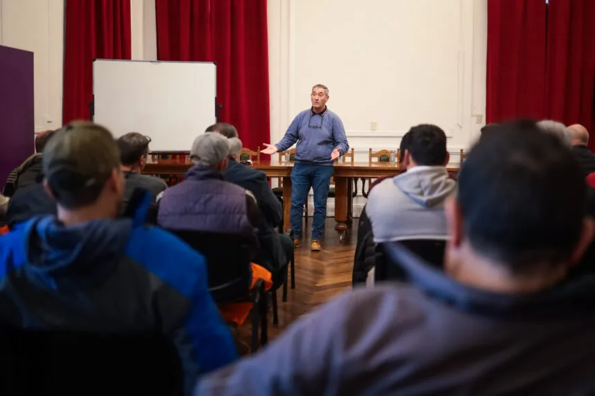 Capacitación para maquinistas de motoniveladoras en Pergamino