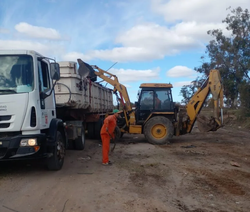 Limpieza de basural en Pasaje Río Juramento mejorará circulación