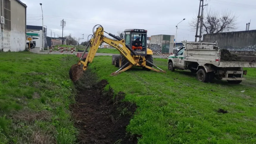 Limpieza de desagües pluviales en barrio Acevedo de Pergamino