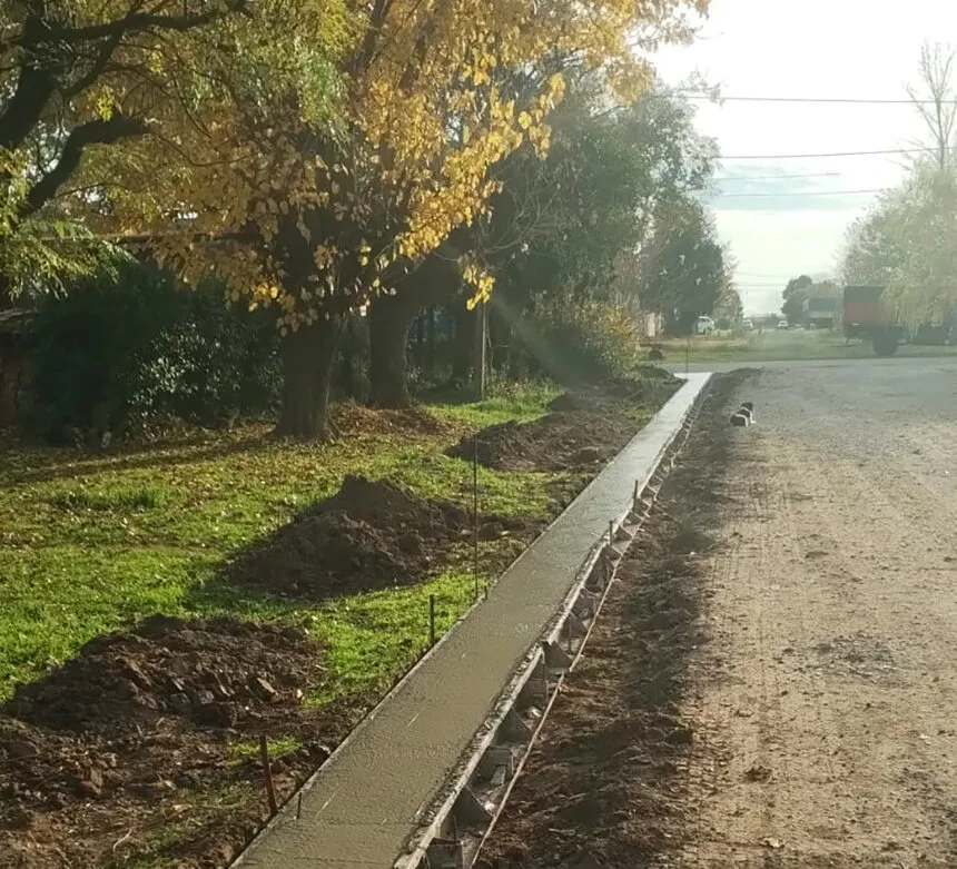 Mejoras en La Violeta: inician obras de cordón cuneta