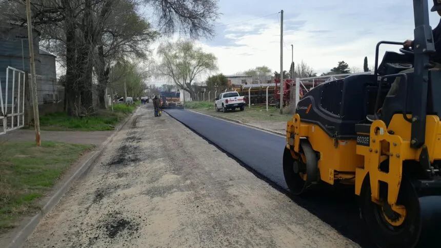 Pavimentación y cordón cuneta mejoran barrios de Pergamino