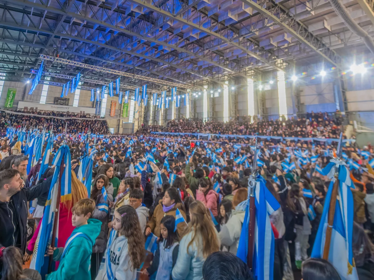 Más de 2.500 chicos realizaron la promesa a la Bandera en San Fernando