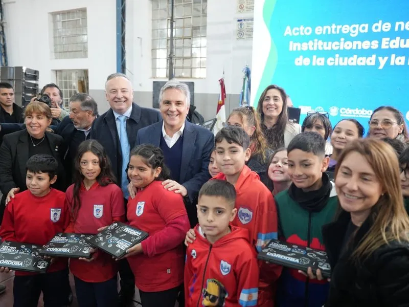 Entregan 400 netbooks a escuelas en Villa María para mejorar la educación