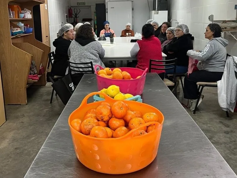 Inició taller de conservas en Villa María con alta demanda vecinal
