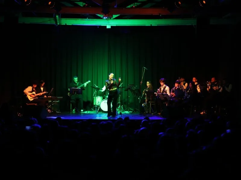 La VM Big Band y Emma Roach deleitaron en un nuevo concierto gratuito