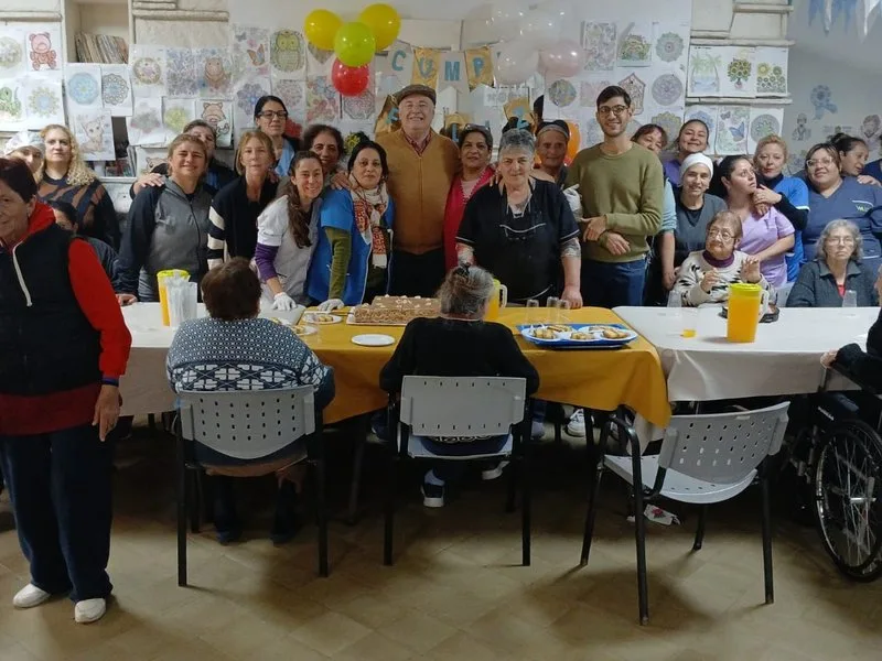 Los residentes del Hogar Municipal celebraron sus cumpleaños en mayo