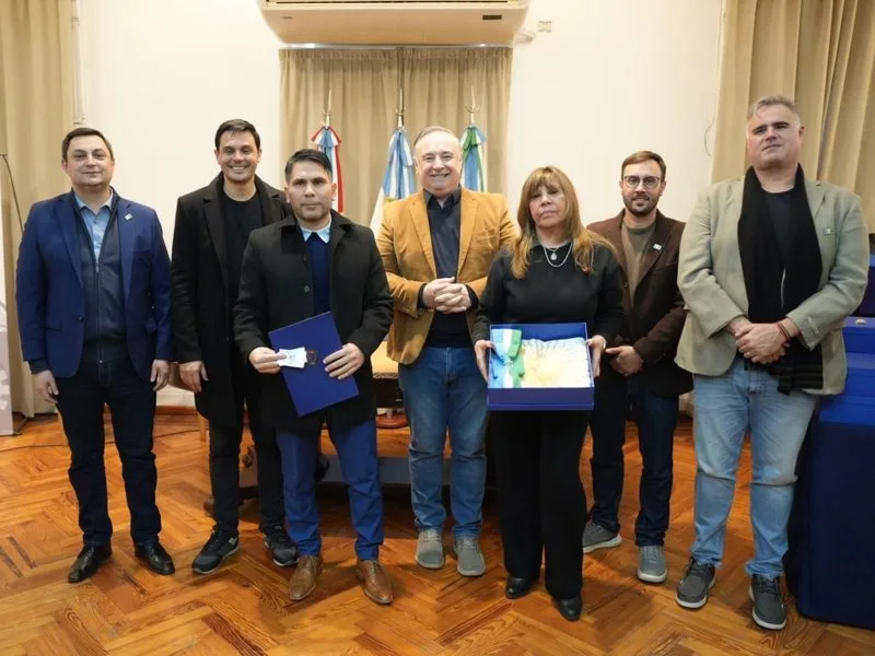 Más de 30 instituciones de Villa María recibieron su bandera