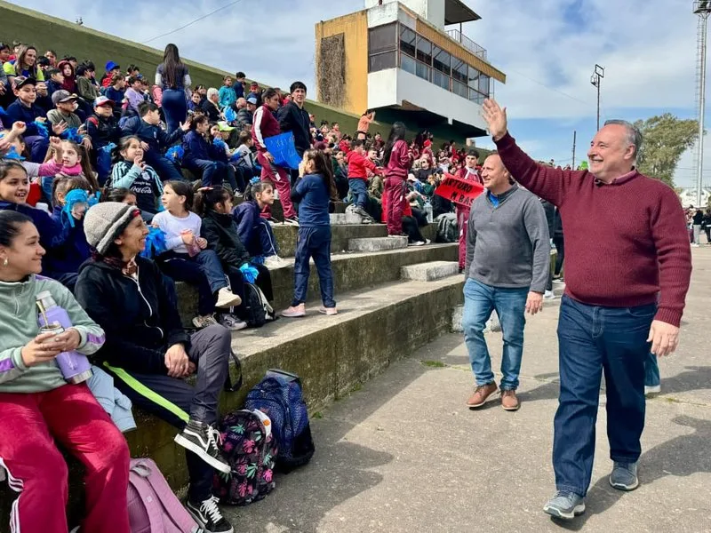 Más de 900 estudiantes disfrutaron de una jornada deportiva en Villa María