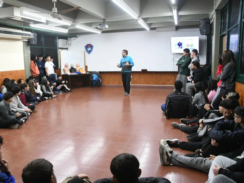 Capacitación en RCP para estudiantes del Colegio San Martín