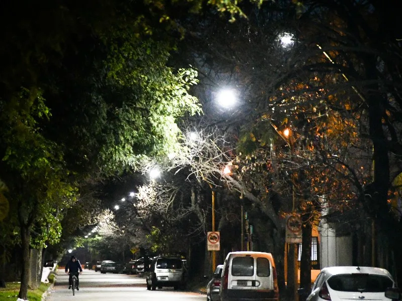 Comenzó la modernización del alumbrado en barrio Roque Sáenz Peña