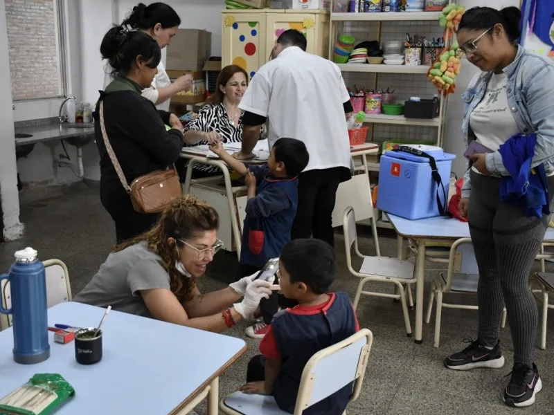 Jornada sanitaria en Barrio Parque facilitó certificados escolares