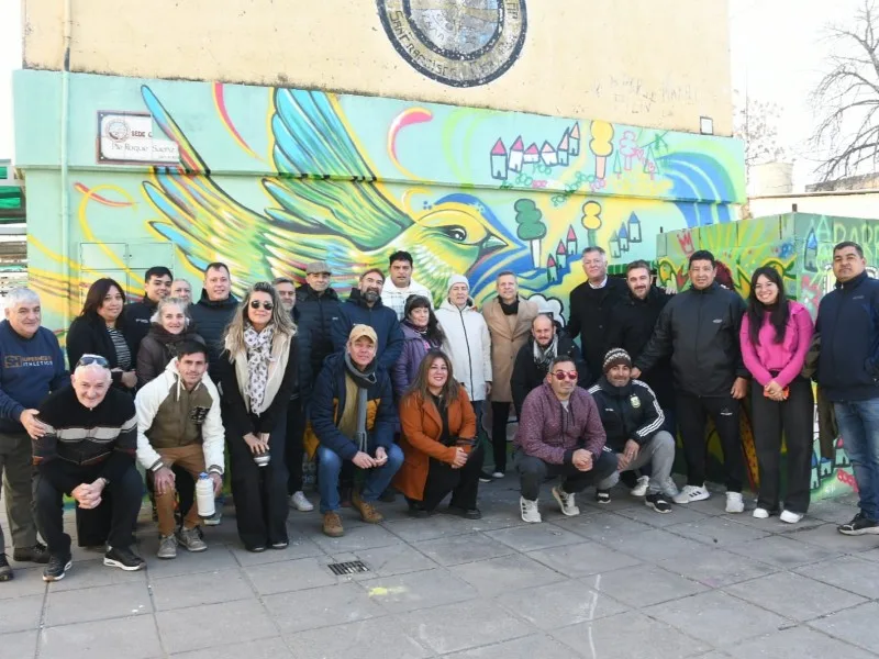 Mejoras en barrio Roque Sáenz Peña: nueva plazoleta y juegos infantiles