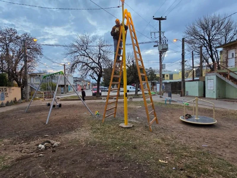 Mejoras en la plaza de barrio Roque Sáenz Peña para los vecinos