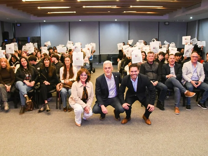 San Francisco entregó créditos solidarios a 129 estudiantes
