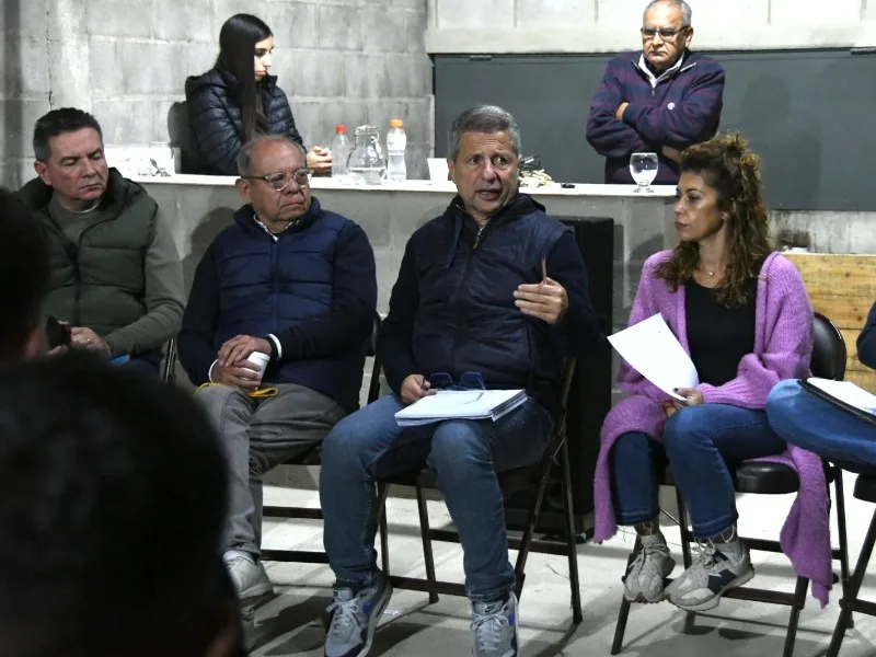Vecinos de barrio Sarmiento plantearon demandas al intendente