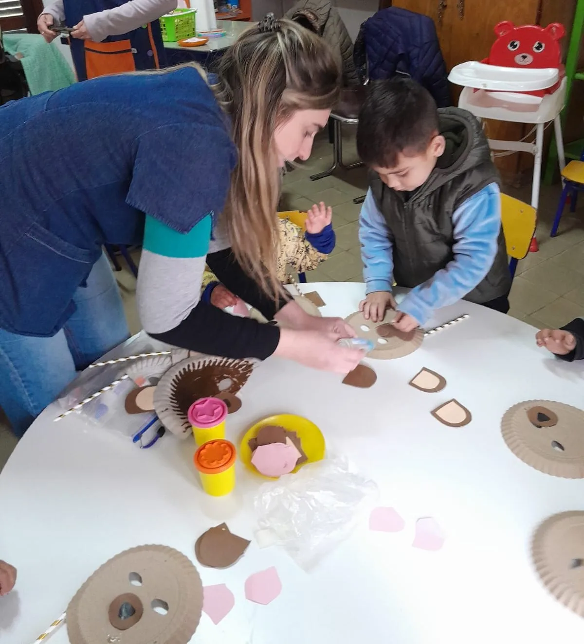 Actividades educativas en la Casa del Niño por la Escuela Montessori