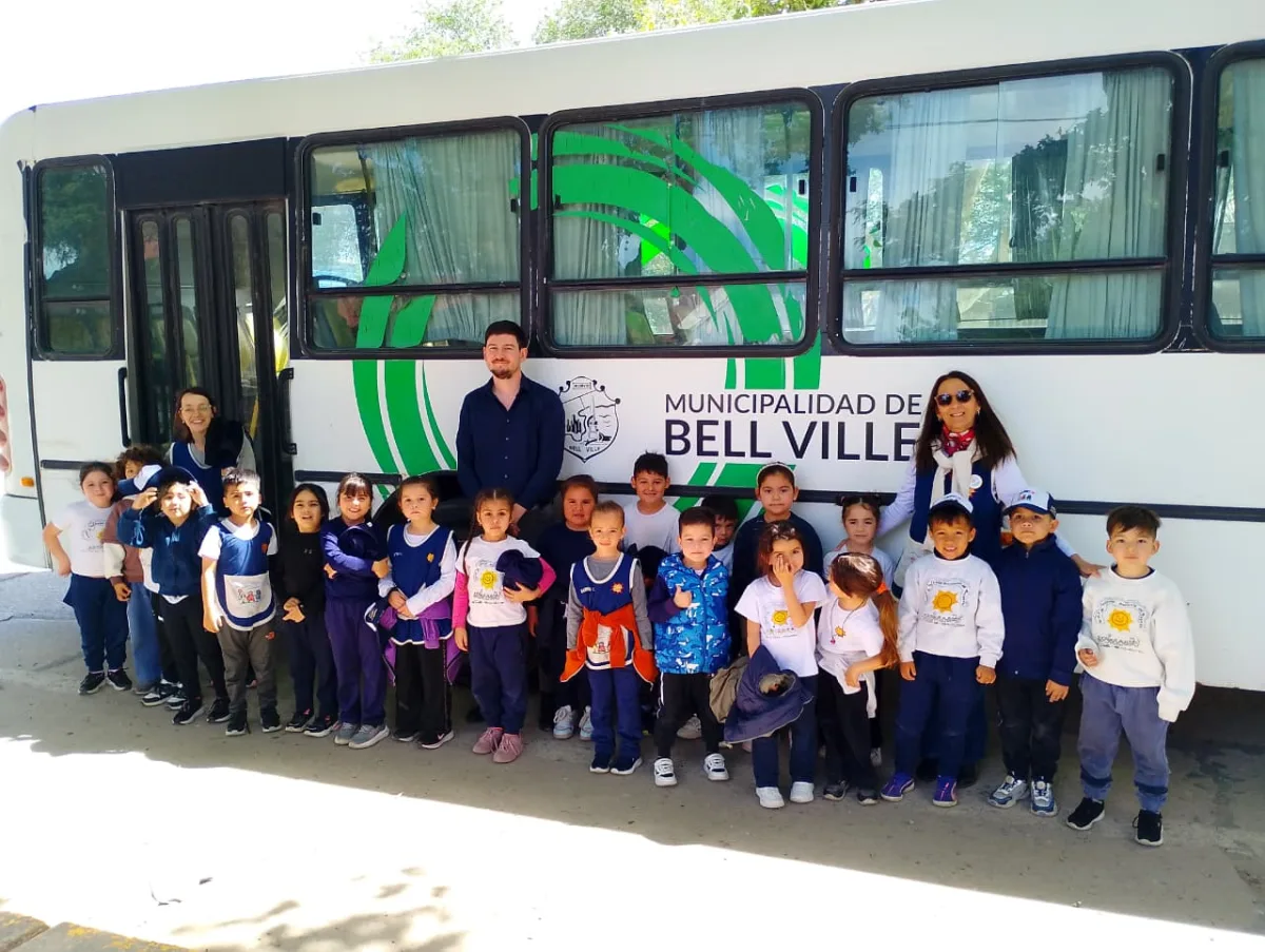 Alumnos de Bell Ville recorrieron la ciudad por su aniversario