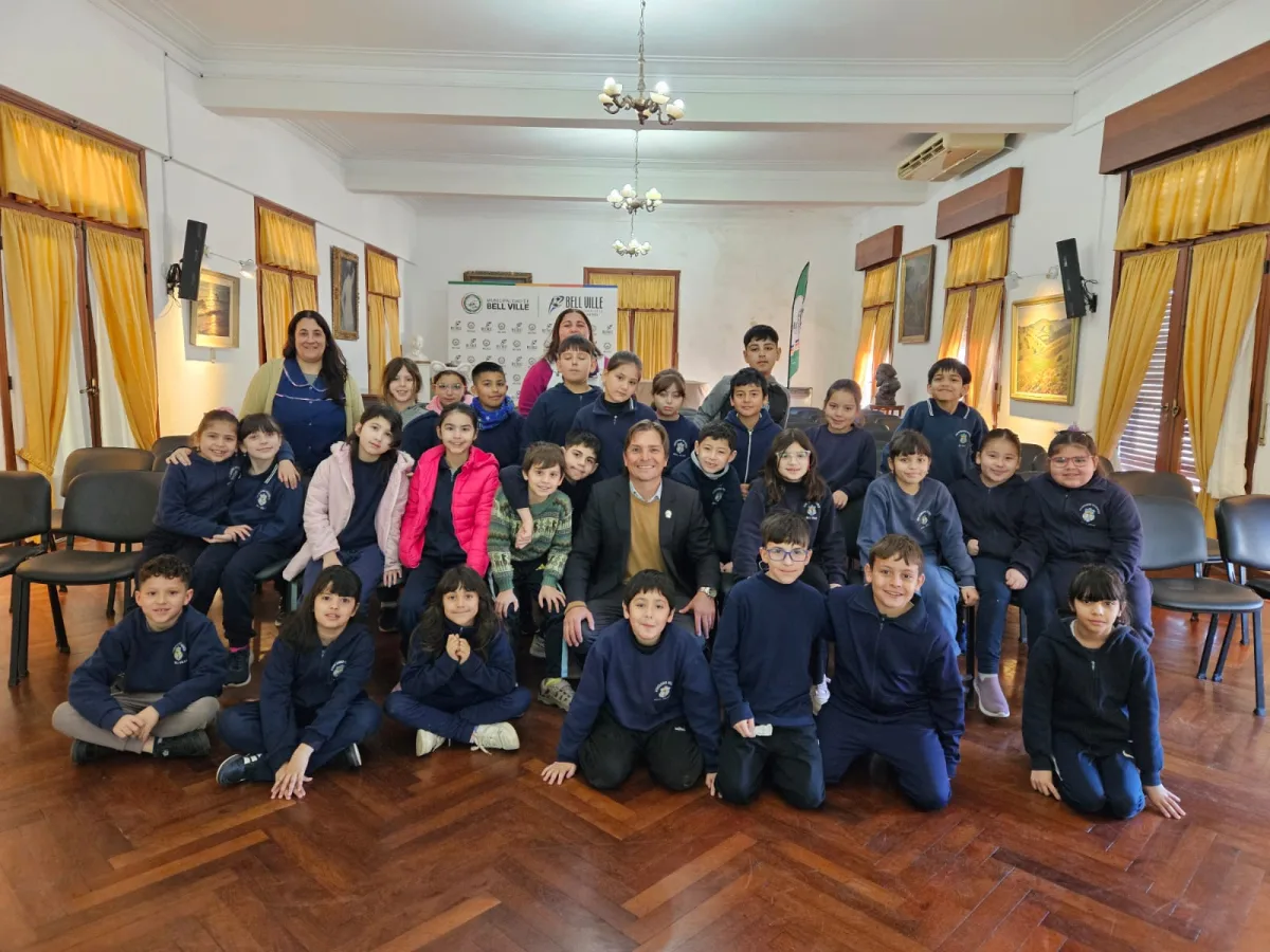Alumnos de la Escuela Ponciano visitaron el municipio y preguntaron al intendente