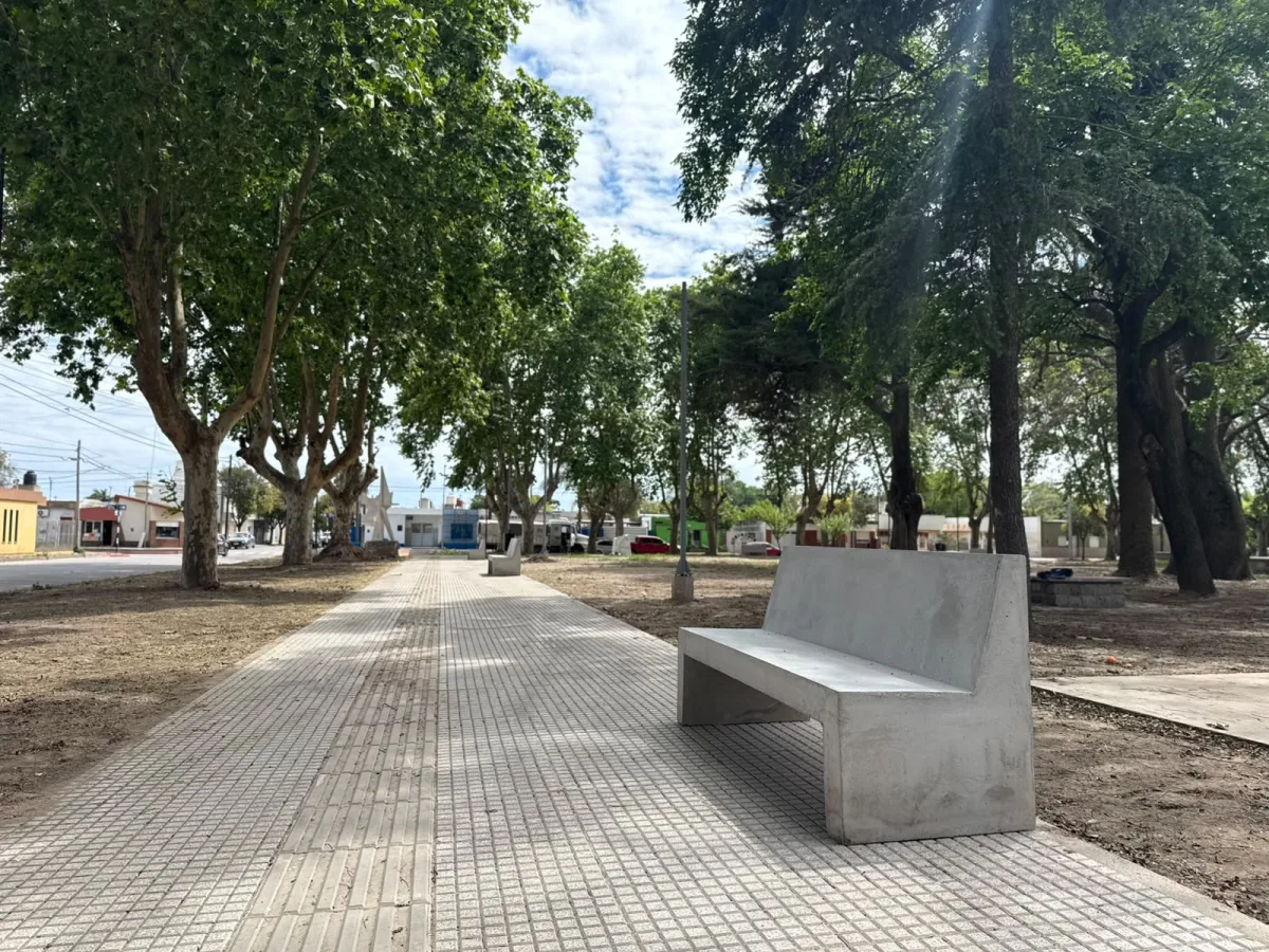 Avances en la plaza Rubén Márquez: nuevo mobiliario y luces listas