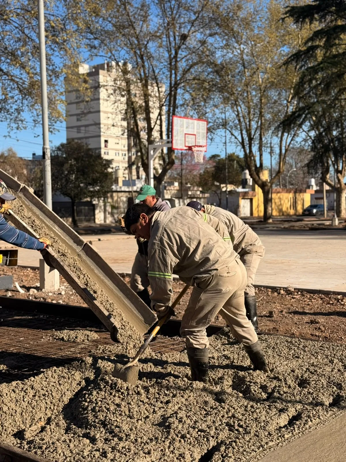 Avanza la instalación de la nueva iluminación en plaza Rubén Márquez