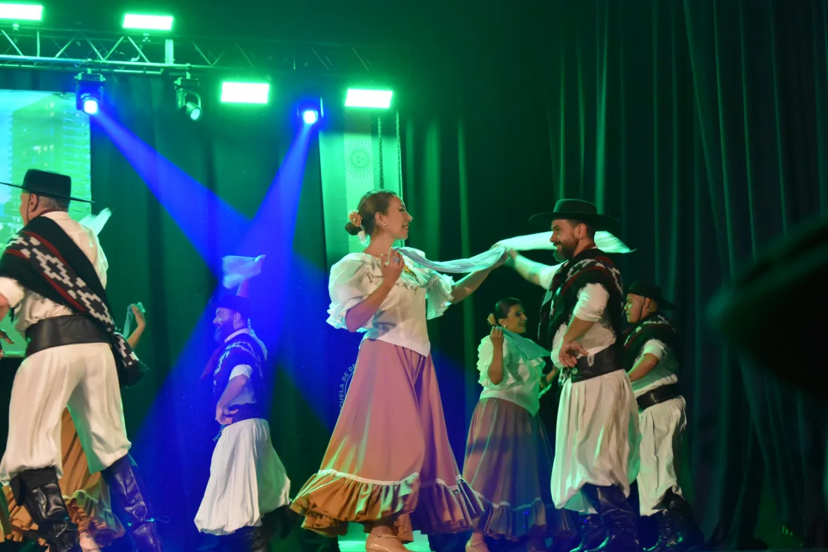 Bailando en la Posta celebró el folklore argentino con múltiples delegaciones