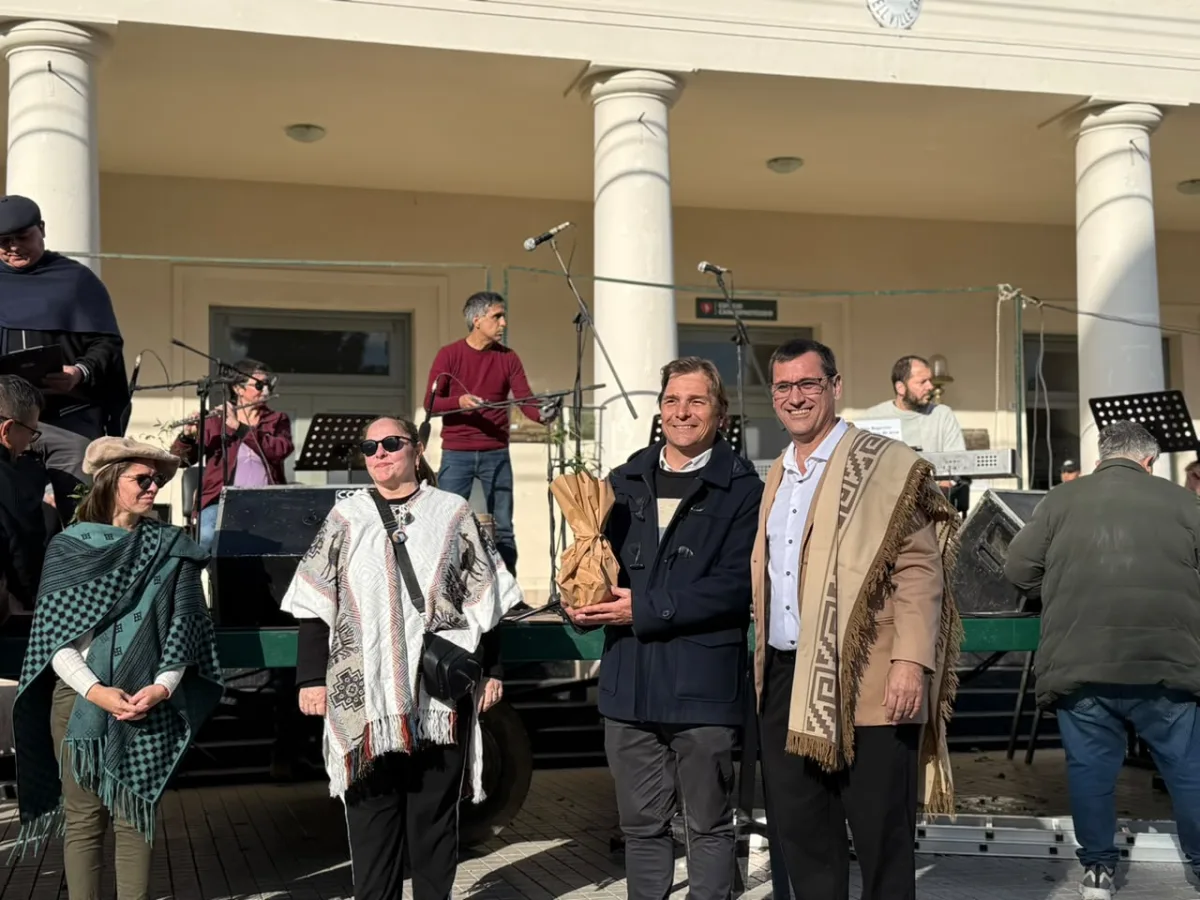 Bell Ville celebró el folclore con un gran desfile en la plaza