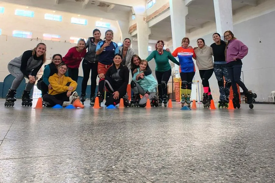 Clases de patín gratuitas para adultos en el SUM municipal